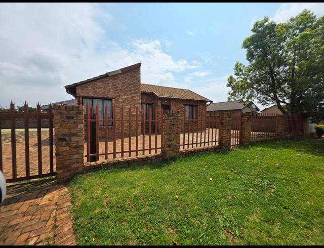 3 BEDROOM HOUSE FOR SALE IN CRYSTAL PARK